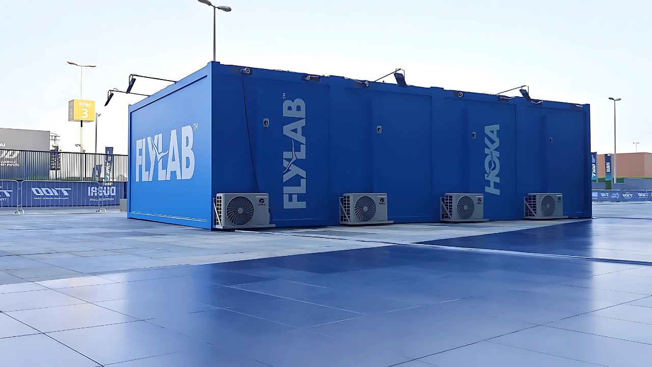 container pop up shop made using modular mobile container